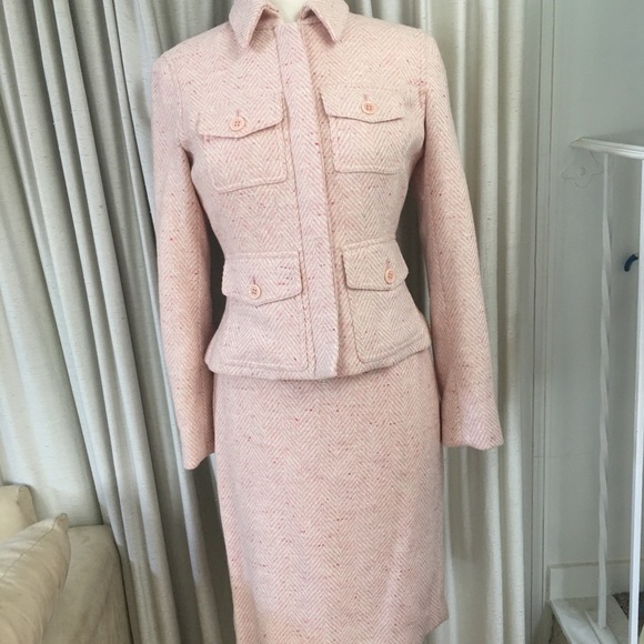 Suits - Picture 3 of 4